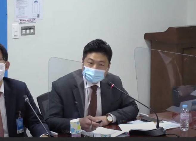 류영준 한국핀테크산업협회회장(카카오페이 대표)가 4일 열린 주식 소수점 거래 제도 토론회에서 발언하고 있다.