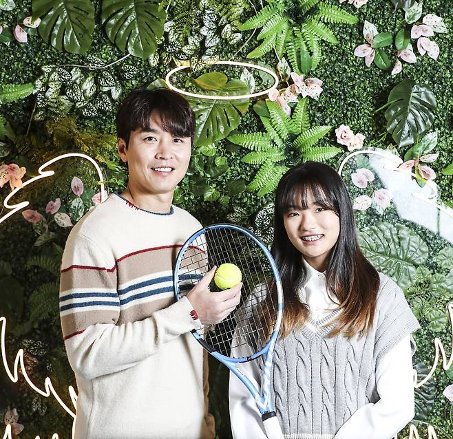 인천 송도 집 근처에서 만난 이동국과 테니스선수인 딸 재아. 김경록 기자