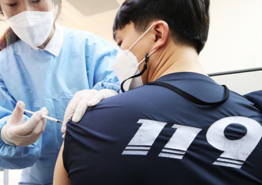 On March 3, a 119 paramedic of the Yeoju Fire Department receives the AstraZeneca vaccine to prevent the transmission of the novel coronavirus at the Yeoju-si Public Health Center in Gyeonggi-do. Yonhap News