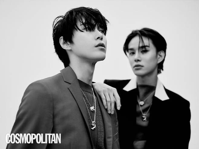 (도영)재킷, 니트 톱 모두 가격미정 펜디. 목걸이 (위부터)37만원, 58만원 모두 지예신. (정우)재킷 1백89만원 찰스 제프리 러버보이 by 분더샵. 이너 톱 9만원 서유. 목걸이 (위부터)37만원, 58만원 모두 지예신.