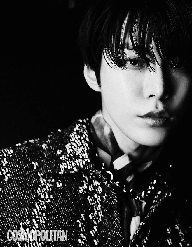 카디건 가격미정 보테가 베네타, 스카프 7만3천원 이구일, 목걸이 38만원 포트레이트 리포트.