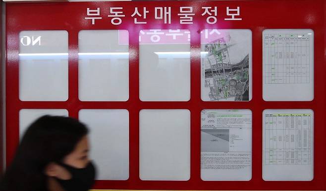 서울 잠실의 한 부동산중개업소 [사진 = 한주형 기자]