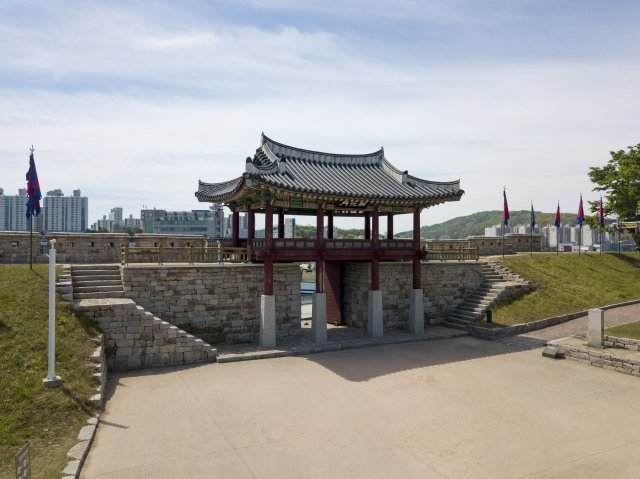 홍주성전투에서 가장 격렬한 싸움이 벌어진 홍화문. 2013년에 복원됐다. 홍성군청 제공.