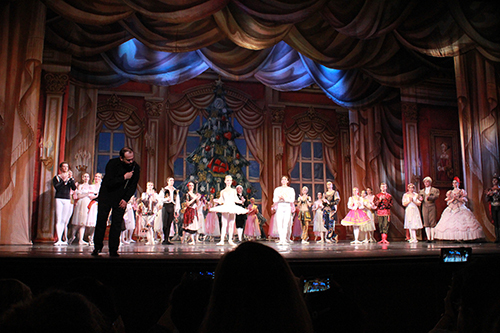공연장. 귀족들이 즐기던 수세기 전의 공연 예술 전통은 웅장한 발레와 오페라로 이어진다. 러시아 작곡가, 안무가, 극작가는 세계 최고로 꼽히며 그들 작품은 오늘날까지도 모스크바 전역에서 공연되고 있다.