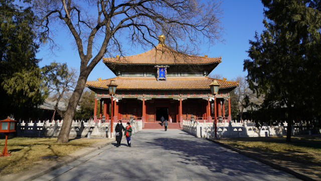 중국 베이징 국자감의 모습. 가운데 있는 것이 중심건물인 ‘벽옹’이다. 벽옹은 청나라 건륭제때 만들어 황제가 직접 강학한 장소로, 전통 유학이데올로기의 국가지배를 상징한다. /최수문기자