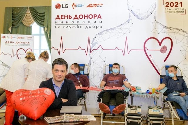 LG전자가 러시아 출판사인 AiF(Arguments & Facts)와 모스크바에서 헌혈캠페인을 진행 중인 모습. /LG전자