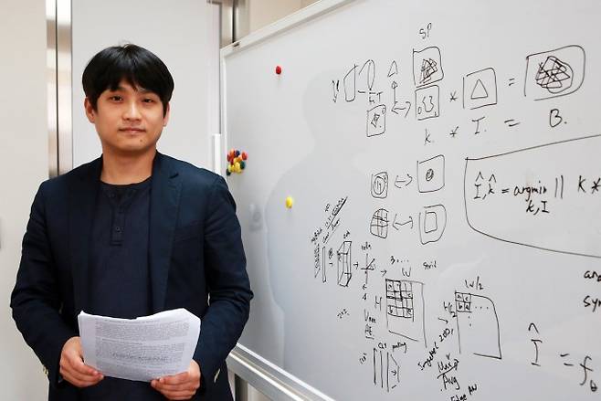 영상 신호처리에 인공지능(AI) 기술을 접목하는 연구를 진행 중인 진경환 대구경북과학기술원(DGIST) 정보통신융합전공 교수. 진 교수는 DGIST 부임 전 삼성리서치에서 비디오 영상 신호처리 기술을 연구했다. DGIST 제공