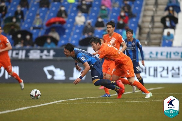 김지현은 득점하지 못했으나 공격 전술의 축으로 기능하고 있다. 한국프로축구연맹 제공.