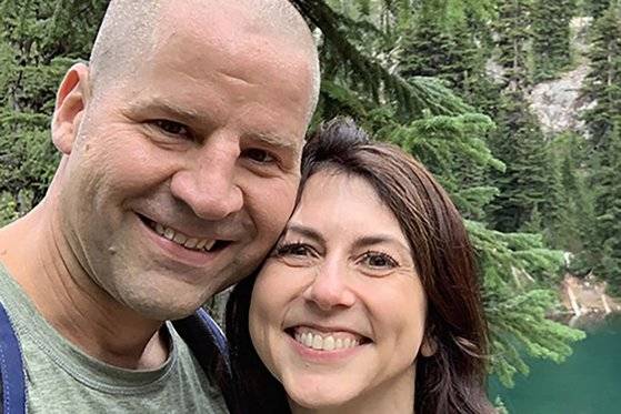 월스트리트저널(WSJ) 등은 7일(현지시간) 자선사업가 메켄지 스콧이 사립학교 과학 교사인 댄 제웻과 재혼했다고 보도했다. [기빙 플레지 갈무리]