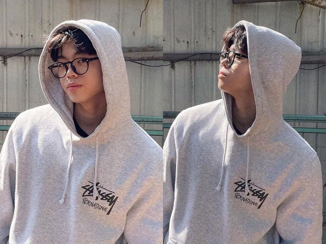 Rapper MC Gree flaunted his warm visualsMC Gree posted a picture and a picture on his instagram on the 8th, Goodbye Spring.The photo shows MC Gree wearing a gray hood over her face, while MC Gree, wearing horn-rimmed glasses, looks at the camera and makes several facial expressions.MC Gree, who has recently lost 13kg, boasts a warm and handsome visual like the word date is the best molding.The Handsome boy atmosphere is admirable with a veiled jaw line.Meanwhile, MC Gree recently appeared on KBS2 Land Village.