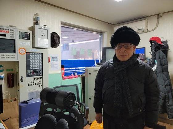 관리소장 이일복씨. 이씨 월급은 세입자들이 십시일반으로 모아주다 최근에는 수탁자가 주고 있다고 한다. 여성국 기자