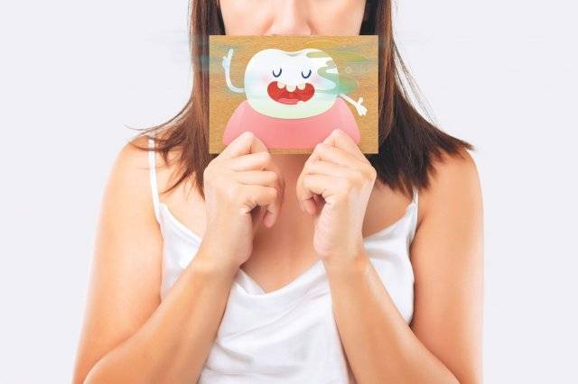 입 냄새의 원인은 대개 불결한 구상 상태와 세균 때문이다. 입 냄새를 예방하기 위해서는 깨끗하게 칫솔질을 하고 구강 청결제는 과도하게 사용하지 않도록 한다. 또 구강유산균을 이용해 입속 자정력을 높이는 것도 방법이다. 게티이미지코리아