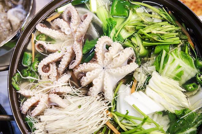 봄철 별미인 주꾸미 샤브샤브.