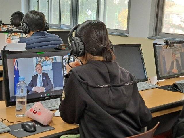 서울 광진구 광남고 컴퓨터실에서 한 학생이 방과 후 ‘상대국 언어로 말하는 협력수업’에 참여하고 있다. 서울시
교육청은 프랑스, 러시아 등으로까지 온라인 협력수업 참여 국가를 늘릴 계획이다. 서울 광남고 제공