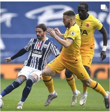 잉글랜드 프리미어리그 토트넘 훗스퍼의 윙백 맷 도허티(가운데)가 상대 공격수와 볼 다툼을 하고 있다. [맷 도허티 인스타그램]