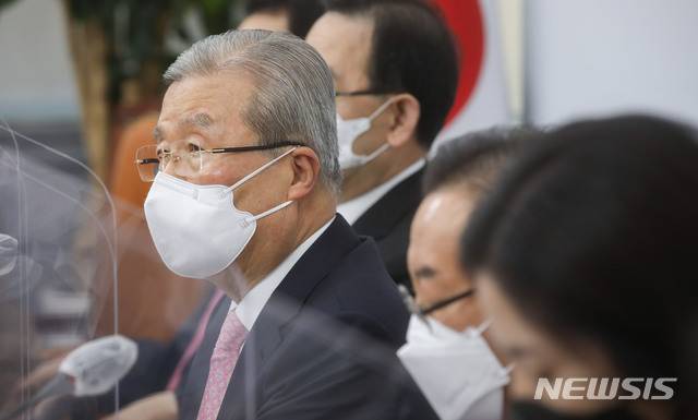 [서울=뉴시스]김진아 기자 = 김종인 국민의힘 비상대책위원장이 11일 서울 여의도 국회에서 열린 비상대책위원회의에서 발언을 하고 있다. (공동취재사진) 2021.03.11. photo@newsis.com