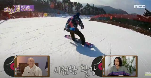 명진 스님이 지난해 3월 MBC 예능프로그램 '배철수 잼'을 통해 공개한 스노보드 타는 모습. MBC 유튜브 캡처