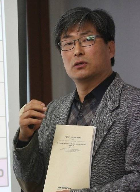 최예용 환경보건시민센터 소장. 공해추방운동연합 사무차장으로 일하던 1991년 3월 페놀 오염를 접했다.