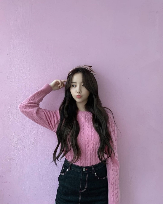 Lovelyz Kei (Kei)s beauty draws attention.On Wednesday, Lovelyz Kei (Kei) posted a photo on her Instagram page.In the photo, he is taking various poses.His brilliant beauty and fashion caught the attention of the official fan club Lovelynus.On the other hand, Lovelyz Kei (Kei) will take the role of the main character Hannah Jeter in the musical Suns Song which will be held at BBCH Hall in Gwanglim Art Center from May 1.Suns Song is a romance musical that tells the moment a girl, Hannah Jeter, who sings under the moonlight of the night, meets a brilliant boy, Haram, like Sun in the middle of the day, and sings the most brilliant Sun song of her life.Kei (Kei) played the role of Hannah Jeter, a girl who shines like a starlight in the night.The fresh charm of Hannah Jeter, which is equipped with fresh visuals and amazing singing skills, will be expressed with Keis delicate acting power, which is expected to be a hot reaction from musical fans.Musical Song of Sun, which Lovelyz Kei (Kei) will play as Hannah Jeter, will be held at BBCH Hall at Gwanglim Art Center from May 1.