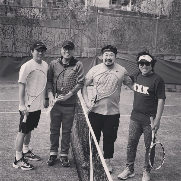 Seoul:) = Singer Yoon Jong Shin has certified a tennis meeting with his entertainment colleagues.On June 15, Yoon Jong Shin posted an article entitled Saturday, Entertainment, and a group photo on his instagram.In the public photo, Yoon Jong Shin is smiling brightly with a tennis racket with comedian Yang Se-hyeong jang jae-jun and actor Jung Eun-pyo.I can guess the atmosphere of the four peoples smile.On the other hand, Yoon Jong Shin is about to broadcast the first TVN Alsulbum at 10:50 pm on April 4th.