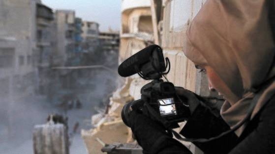 다큐멘터리 '사마에게' 한 장면. [사진 엣나인필름]