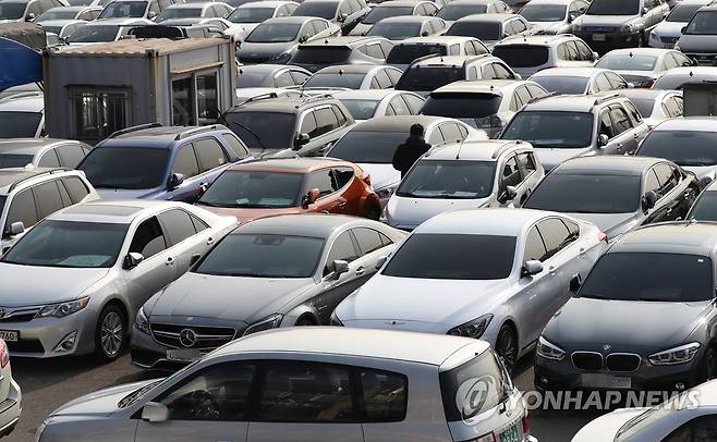 '중고차도 수입이 인기' [연합뉴스 자료사진]