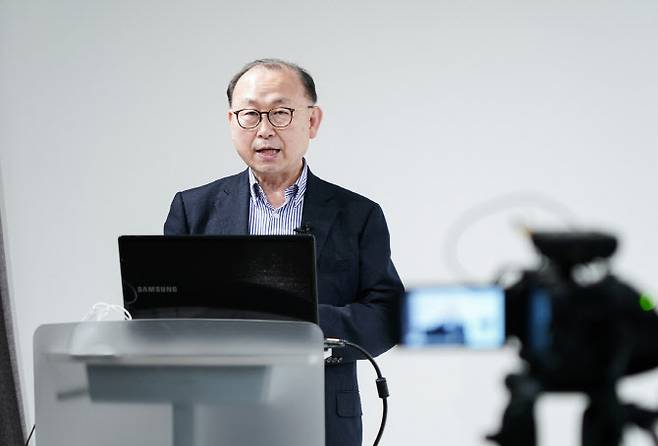 ▲한국무역협회가 15일 개최한 ‘인코텀즈(Incoterms) 2020 활용 물류비 절감 방안 온라인 설명회’에서 영원NCS컨설팅 정일환 대표가 강연을 하고 있다. (사진=무역협회)