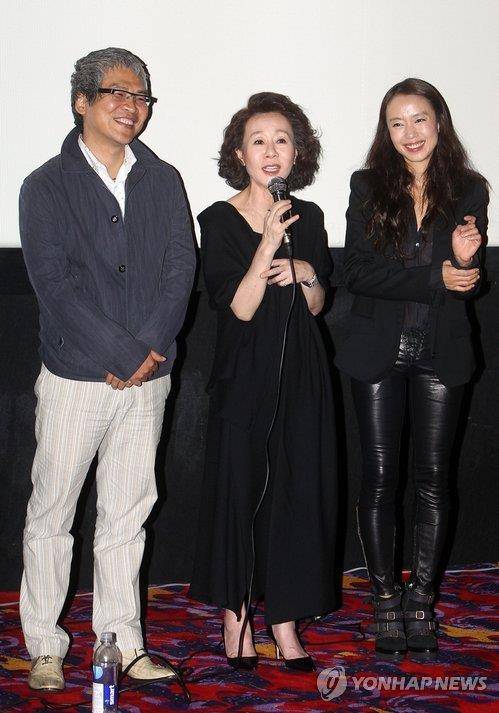 2010년 '하녀'로 부산영화제에 참석한 임상수 감독과 배우 윤여정, 전도연 [연합뉴스 자료사진]