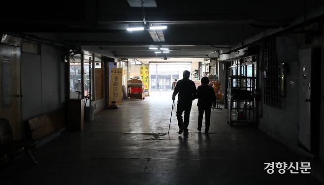 문방구, 한의원, 기원 등이 자리한 2층의 모습. / 권도현 기자