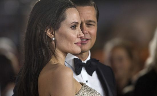 할리우드 배우 안젤리나 졸리(Angelina Jolie)가 전 남편 브래드 피트(Brad Pitt)의 과거 가정 폭력에 대한 증거를 제출했다. /사진=로이터