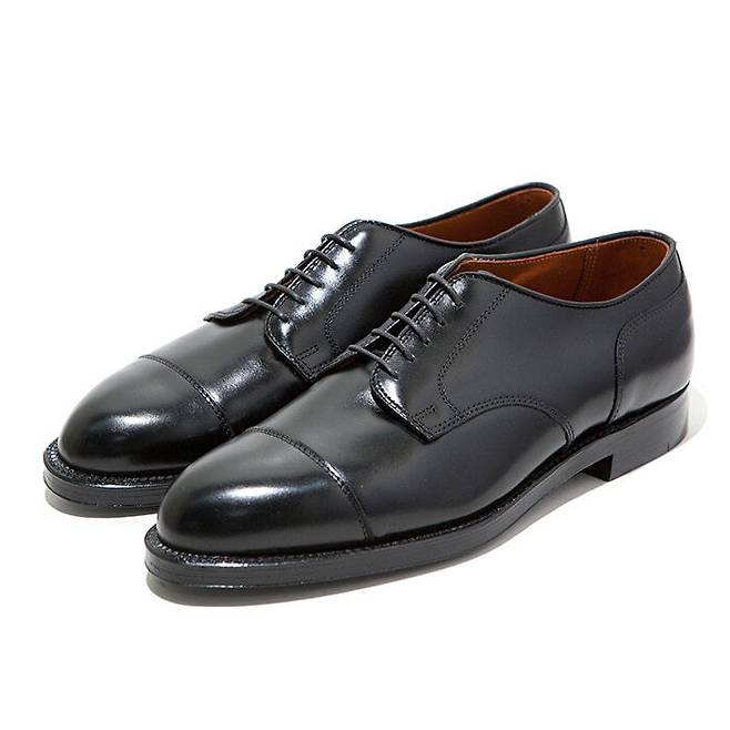 앞코에 한 줄 장식이 있는 구두를 ‘스트레이트 팁슈즈’라고 한다. 사진 팔러 제공