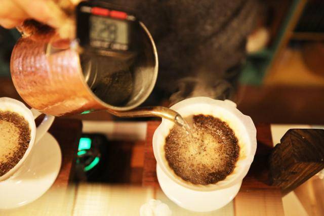 '잼있는커피 티읕' 카페의 드립 커피.ⓒ박준규