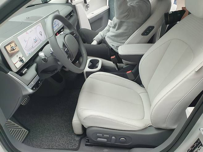 서울 용산구에 전시된 아이오닉5 실물 모습./류정 기자