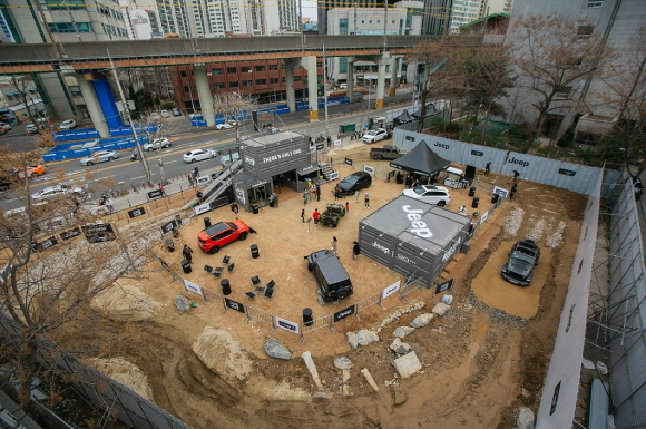 서울시 성동구 지프 80주년 기념 드라이브 스루 행사장 전경. 지프 제공