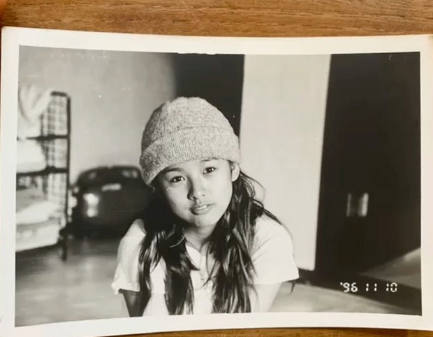 Singer Lee Hyoris past look was still beautiful.Lee Sang-soon posted a photo on her Instagram account on Tuesday with a smiling emoji.The photo shows Lee Hyori, who was filmed in November 1996; Lee Hyori, who wore a beanie in a long wave hairstyle.The clear eyes staring at the camera in a neat atmosphere are admiring, especially the beautiful Lee Hyori, who is still looking young.At this time, Lee Sang-soon used a mobile phone application to laugh as if Lee Hyori were singing.Meanwhile, Lee Hyori and Lee Sang-soon have been living in Jeju Island since their marriage in 2013. Lee Hyori was MBC What do you do when you play?, And has been working on the project group buddhist and refund expedition, especially on the air, saying, I am preparing for pregnancy.
