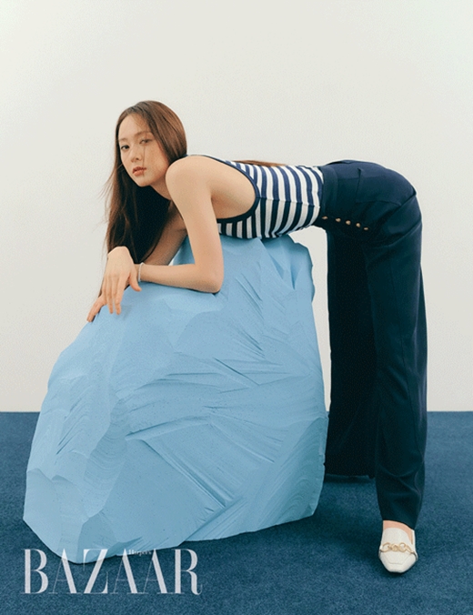 Fashion magazine Harpers Bazaar has released a picture of Krystal Jungs colorful fashion.Krystal Jung unhappily revealed the aspect of the artist in the April issue of Harpers Bazaar, a fashion magazine published on the 20th.Krystal Jung, who languidly and sometimes posing in a colorful costume in a space reminiscent of a gallery, catches the eye.Especially, even though it was the first shooting with home appliances, it was not awkward at all, and it led to the cheers of the staff every cut.In an interview after the filming, Krystal Jung said, The movie Abby Gyu-hwan, which was released at the end of last year, was selected without worrying as soon as I read the script.When I heard the character explanation, I was surprised. Suddenly, I was pregnant? But after reading the script, I liked the character Toyle.I thought there was no reason not to do it, and I did not think it would be much different from pregnant women. When asked about how to accept an unperfect moment like in a movie, he said, I always think that I can not be perfect every time because I do not think I am perfect.I was not really that stressed about the stage when I was in the field for a long time, but I did a lot of work to make it perfect, but I did not work with great burden.I came to the filming place with half an expectation of worry, but the appliances were so beautiful.It seems that I was able to naturally melt into the space. I also talked about V logs, which became an issue with my mother recently.When asked if Krystal Jungs dignity seemed to come from his family, he said, My mother always gives us energy, so I have never felt that I am not embarrassed or envious of anyone.I think thats what happened because of your good environment. In fact, my mother is the most chic of all my, my sister, and my mother.We are just chic in image, and if we get close, we are not. www.mydaily.co.kr
