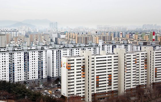 올해 공동주택 공시가격이 34.66% 상승해 서울 자치구 중 1위를 기록한 노원구 아파트 단지의 모습. 뉴스1
