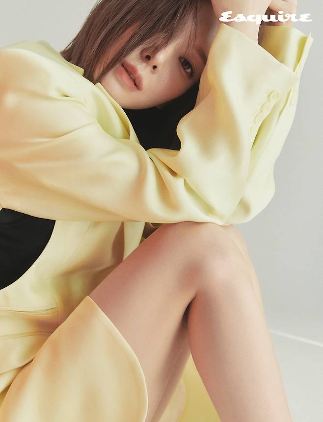 Singer Park Choa, who returned from a three-year vacancy, conducted a photo shoot and interview with the April issue of the mens fashion and lifestyle magazine Esquire.Park Choa, who stood in front of the camera with calm brown hair instead of platinum hair, which was a trade mark, showed a more mature charm by digesting various styles of costumes.In an interview after filming, Park Choa mentioned the life of the last three years when he was away from the entertainment industry for a while.At the time, I thought I could do something other than Singer, Park Choa said. Singer continued to step on.I have never been satisfied with myself, but I am sorry to quit, so I have returned to the idea of ​​ quitting with the result that I can be satisfied even if I quit someday. I also talked about choosing a calm brown hair instead of a platinum hair that was a trade mark.Park Choa said, Because the image was so strong, there are some people who still wait for it, and some people say that the new look is beautiful. I think it is half a half, but I wanted to do something I did not do personally and it is good to show a new look.Asked if he felt stronger, Park Choa replied that he was more firm in the past. Park Choa said, I did not like myself before.I thought I should do better and be more perfect. It was hard to break if I hit it, but now I want to be more flexible.I am trying to put down the obsession that it should be perfect. He added that it seems to be seen as an adult.Currently, Park Choa is showing a new look by releasing various cover songs through YouTube.Park Choa said, I want to cover songs that can be played with guitar and vocals in the future. I want to practice guitar more and try strong songs.Park Choa, who has enjoyed YouTube since his debut, said, I enjoyed YouTube because I did not have any hobbies, and I got comfort from a lot of people like me. I hope that I will be a channel that people like me can sympathize with when I try to do this and that.