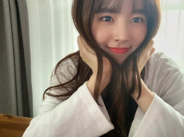 Actor Jin Se-yeons Beautiful looks glowedJin Se-yeon posted a recent photo on his instagram on the 24th.In the photo, Jin Se-yeon shows himself in Camera; Jin Se-yeon, who is still staring at Camera and showing a calyx pose.The relaxed routine made her charm more brilliant.At this time, Jin Se-yeons beautiful look and lovely charm, such as a clear eye in a bright smile, focused their attention at once.Meanwhile, Jin Se-yeon appeared on KBS2Drama Born Again last year.