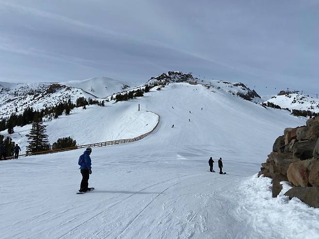 눈 많은 시에라산맥엔 알프스를 능가하는 대규모 스키장이 많다.
