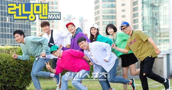 SBS will show Running Man Vietnam Season 2 in the second half of this year.Previously, SBS showed a Running Man Vietnamese version through Vietnam HTV in 2019, and it has gained great response in the local area and led the new Korean Wave.In addition to local production company Lime Entertainment, which co-produced a number of programs including SBS and Running Man Vietnam, Dongtay Promotion, Vietnams largest TV SHOW production company, will participate as a production investment company.Two or three new members will be put in the Running Man Vietnamese season 2, which will be broadcasted in the second half of the year through HTV7, and the most beloved entertainers in Vietnam, including singers and actors, will be present.Yoon Sang-seop, CEO of Lime Entertainment, said, With the accumulated collaboration experience of Korean and Vietnamese production crews, new attractions such as Game and sets that have been upgraded compared to the previous ones are waiting for Vietnamese viewers.This season 2 adds a new subtitle to show Running Man which is different from Season 1.According to an official of Dong Tai Promotion, the new title of Running Man Vietnam Season 2 will be selected by viewers through the audience contest event, and it will be Season 2 to make with viewers through communication with such viewers.Kim Yong-jae, vice director of SBS Global Content Biz team, said, SBS is preparing for the global co-production project, which has been suspended for more than a year in the global fan dynamics situation, through the Running Man Vampire Season 2 .This is a preemptive move in preparation for the emergency of K-Content to be developed after the Corona crisis.I think it will have a great impact not only in China but also in Southeast Asia by producing good results. We will also launch an e-Commerce Mall called Running Man along with the program.Based on the e-commerce business through co-production, it will be the first year to expect K-content and K-brand to enter and grow together. 