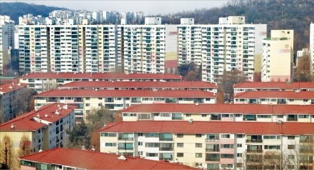 재건축 기대감이 있는 서울 양천구 목동 신시가지 아파트. 사진은 2차 정밀안전진단을 신청한 목동 2단지 전경.  /한경DB