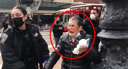 미국 현지시간으로 17일 샌프란시스코 거리에서 ‘묻지마 폭행’으로 증오범죄의 피해자가 된 중국계 미국인 셰 씨(76). 피해 직후 출동한 경찰에게 피해 사실을 호소하고 있다