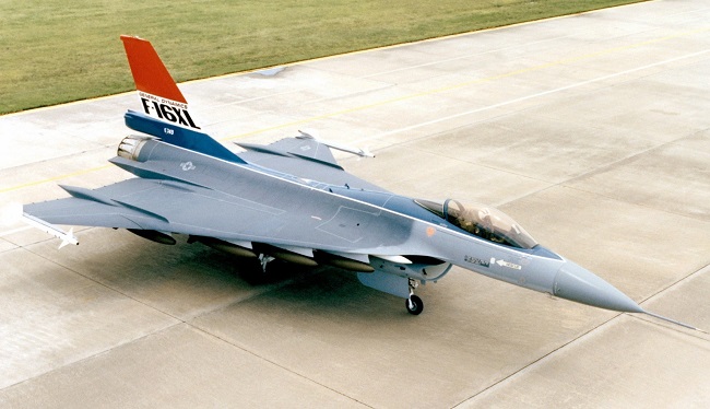 F-16XL 시제기가 활주로에서 이동하는 모습. /출처=미 공군 홈페이지