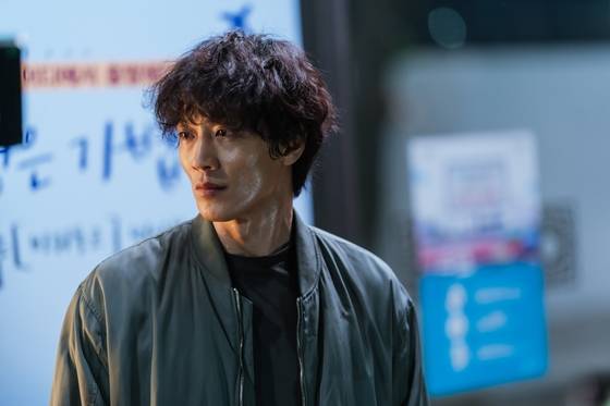 tvN 월화드라마 '루카 : 더 비기닝'의 주인공 지오 역을 맡은 김래원/사진=tvN