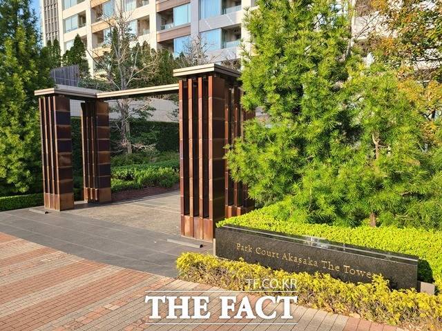 박 후보자는 장관 시절 해당 아파트를 9억 원대로 신고했지만, 실제 시세는 한화 12억 원에 달하는 것으로 알려졌다. 도쿄 파크코트 아카사카 더 타워 입구. /안재범 기자