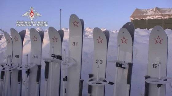 러시아 국방부가 공개한 스키 장비. 인터넷 캡처