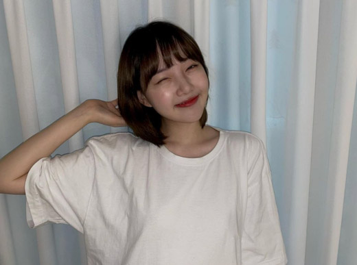 Girl group GFriend member Yerin shares new hairstyleOn the 28th, Yerin posted a picture on his personal Instagram with an article entitled Short hair.In the open photo, Yerin is making a bright smile with his long hair cut, especially his more cute appearance and neat atmosphere.The netizens who watched this showed various reactions such as appearance of beautiful girl, too pretty and lovely.Meanwhile, group GFriend, which Yerin belongs to, is filming the real variety GFRIENDs MEMORIA.