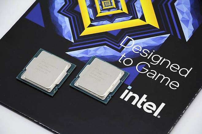 인텔이 5년 만에 선보이는 새로운 마이크로 아키텍처 기반의 데스크톱 프로세서, 11세대 코어 시리즈. 출처=IT동아