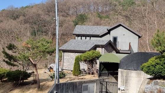 세종시 전동면 미곡리에 있는 이해찬 전 더불어민주당 대표의 집. 이 전 대표는 2012년 12월 농지를 매입한 뒤 2015년 일부를 대지로 전환하고 2층짜리 집을 지었다. 김방현 기자